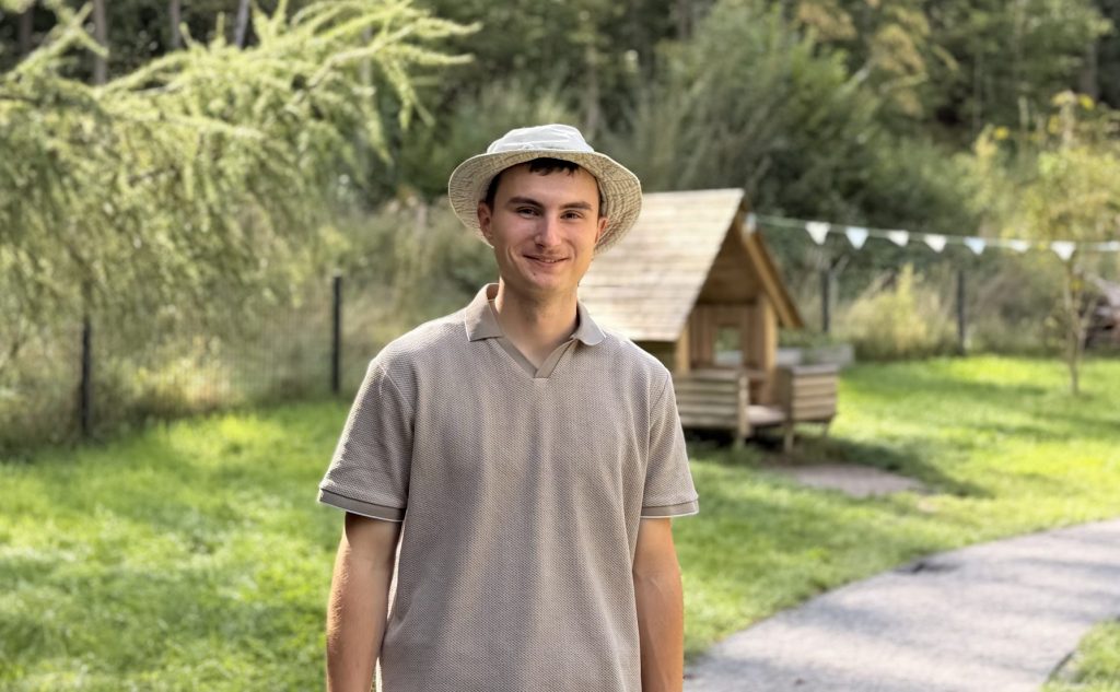 Elias Finn, Sozialassistent in der Vorschulgruppe