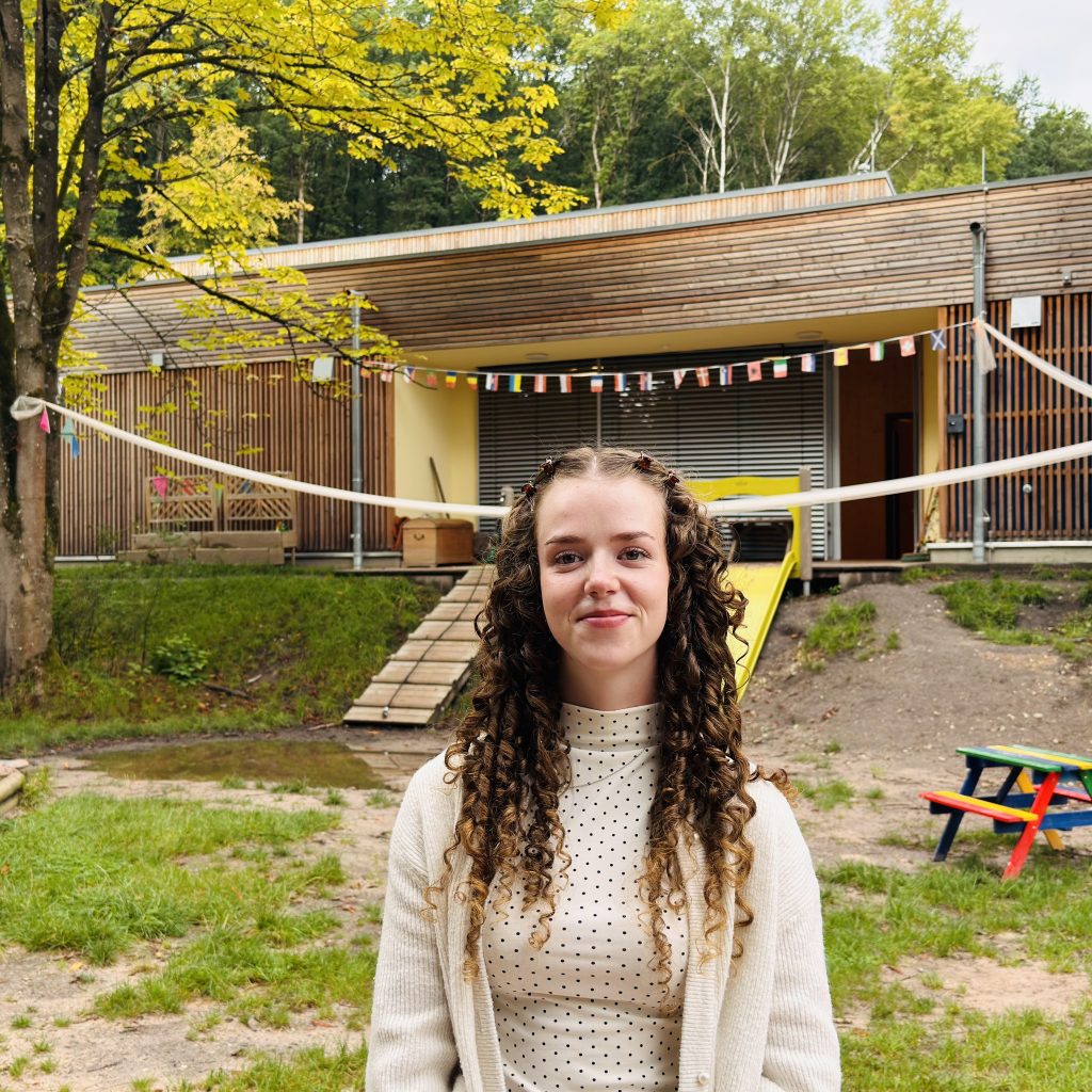 Emely Henneberg, Erzieherin